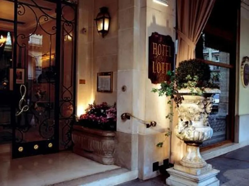 Lotti Paris